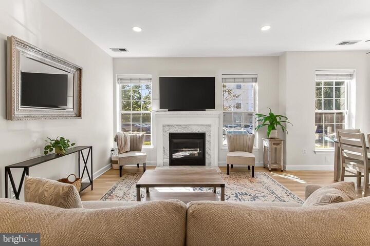 Property Photo: 5963 Founders Hill Drive 101 VA 22310