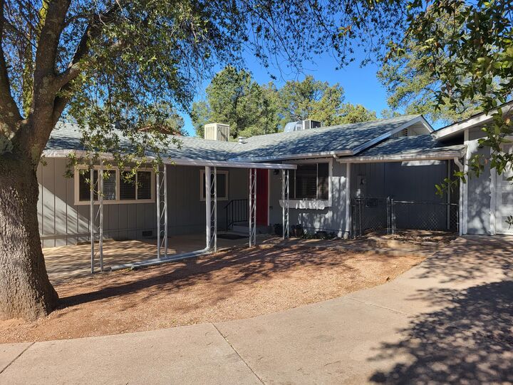 Property Photo: 510 E Evergreen Street AZ 85541