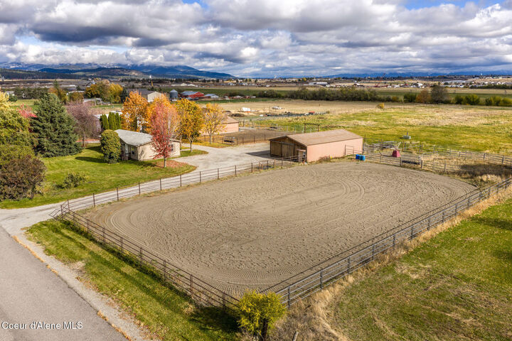 Property Photo:  992 N Stateline Rd  ID 83854