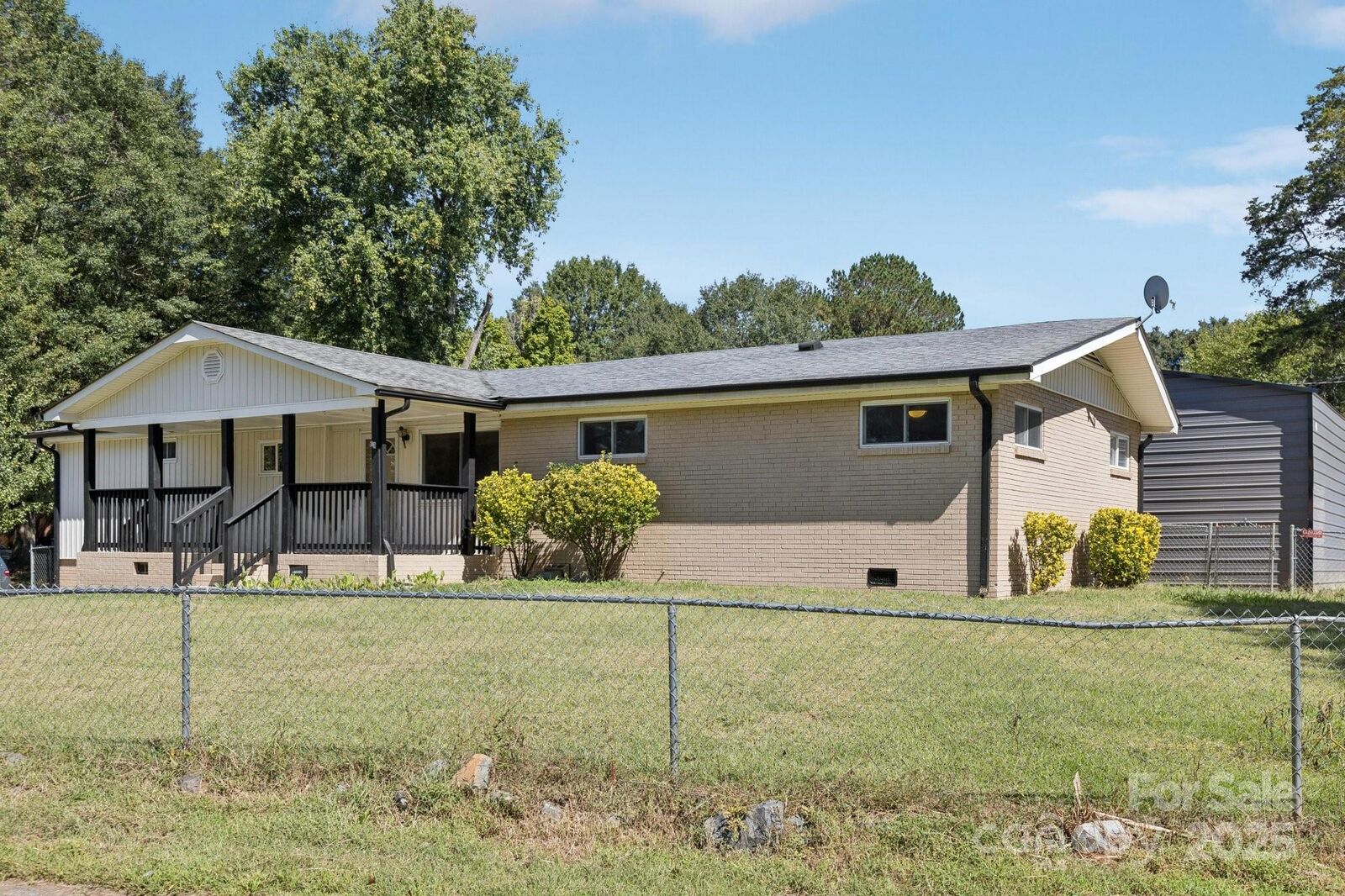 Property Photo: 1024 Old Mountain View Road NC 28120