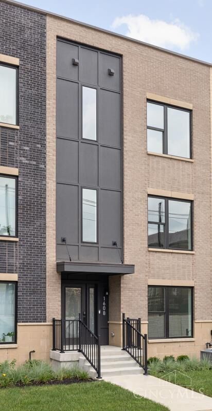 Property Photo:  1608 Desales Lane  OH 45206