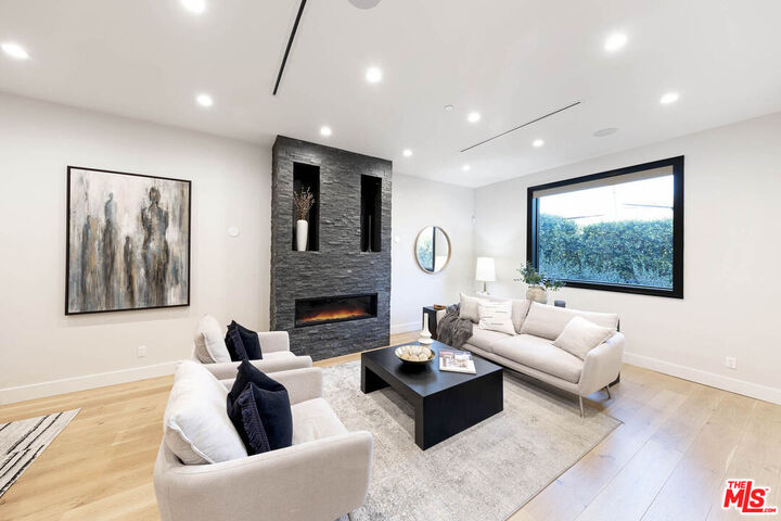 Property Photo: 123 S Kilkea Dr CA 90048
