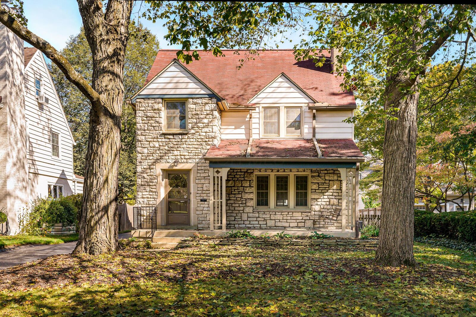 Property Photo: 96 N Cassingham Road OH 43209