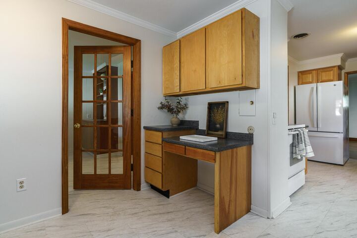 96 N Cassingham Road  Columbus OH 43209 photo