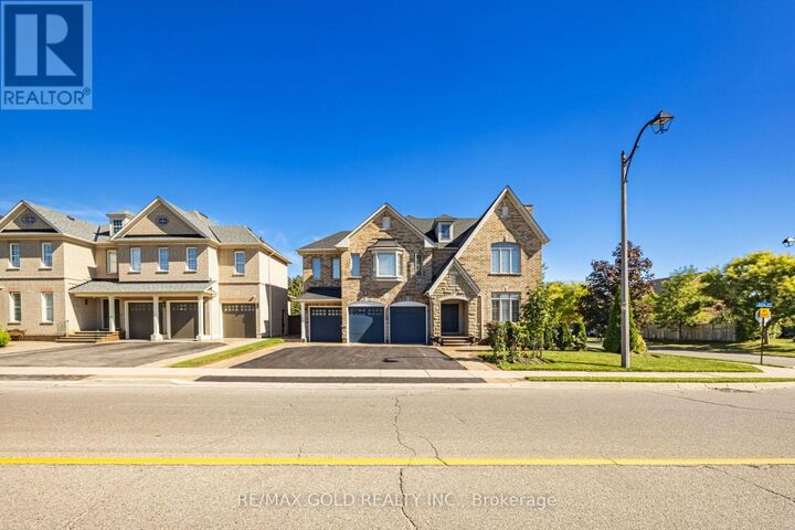 Property Photo:  19 North Eiffel Boulevard North  ON L6P 1V9 