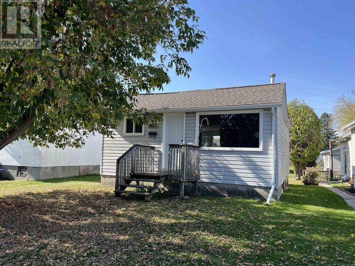 925 Crowe Ave  Fort Frances ON P9A 2M1 photo