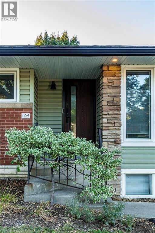 Property Photo: 104 West 33rd Street ON L9C 5J1