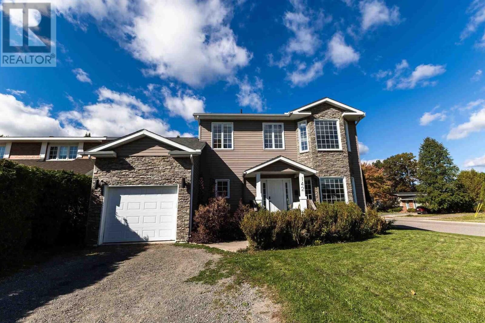 Photo de la propriété: 142 Louise Ave ON P6A 6C8