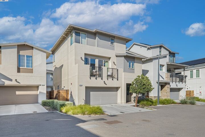 Property Photo: 6013 Basaltina Pl CA 94568