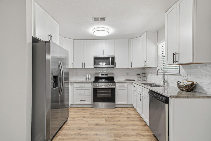 Property Photo: 2893 Pansy Avenue FL 32539