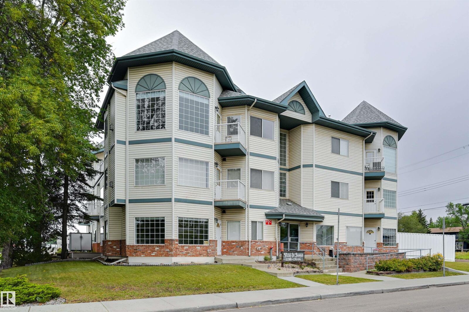 Property Photo: 11308 130 Avenue NW 304 AB T5E 6L2