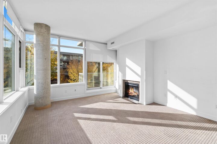 Photo de la propriété: 2606 109 Street NW 209 AB T6J 3S9