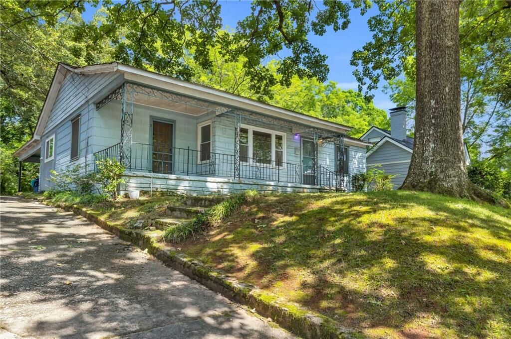 Property Photo: 1810 Sylvan Road GA 30310