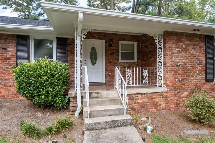 Property Photo:  520 Windsor Parkway  GA 30342 