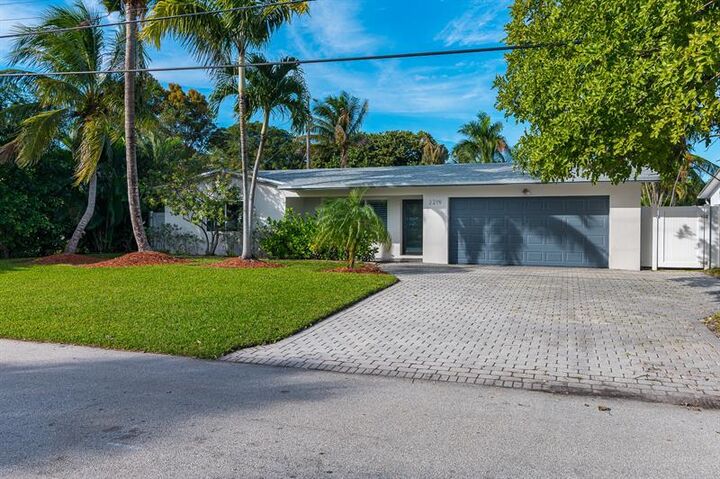 Property Photo: 2219 SE 15th St FL 33062