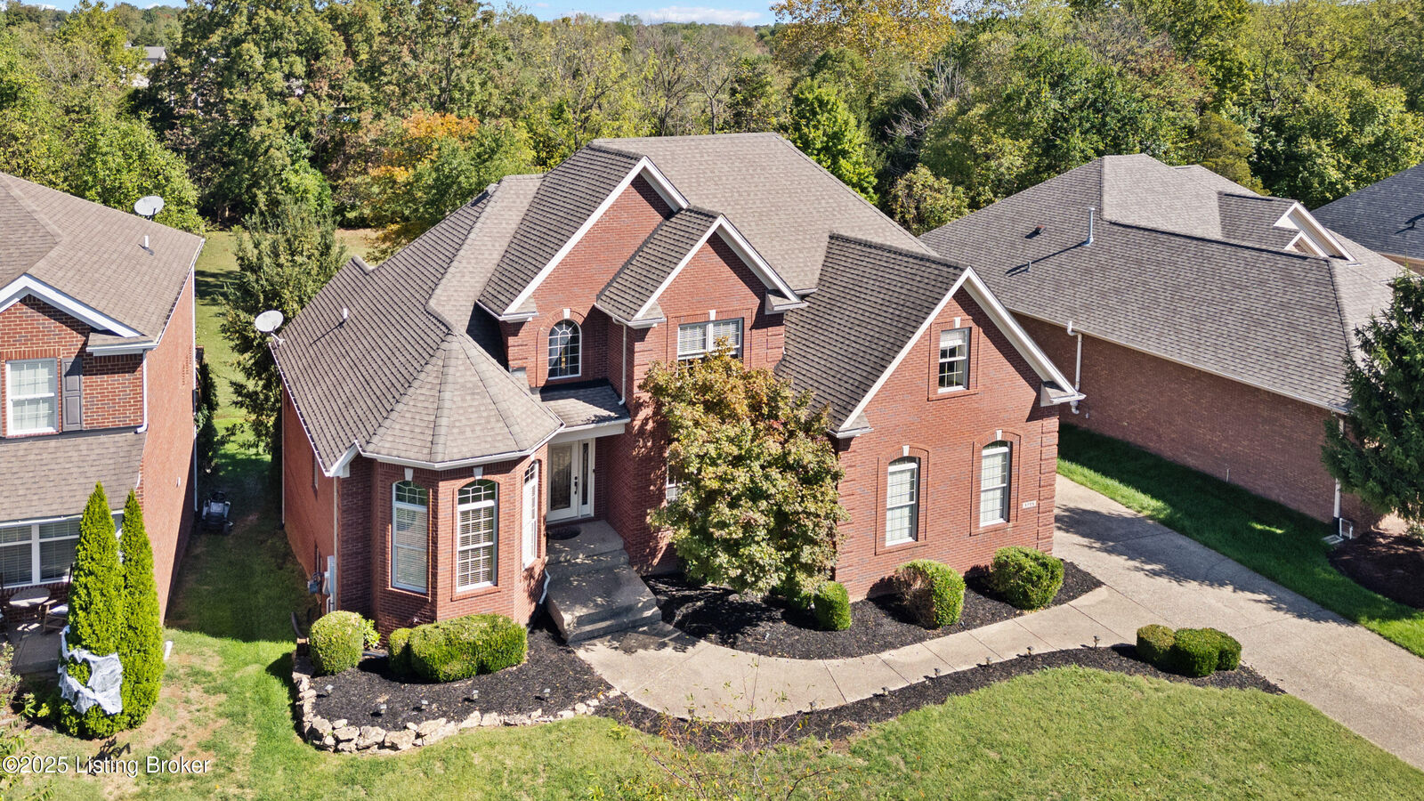 Property Photo:  1715 Crosstimbers Dr  KY 40245 