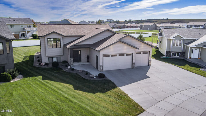 1800 Amber Place SW  Mandan ND 58554 photo