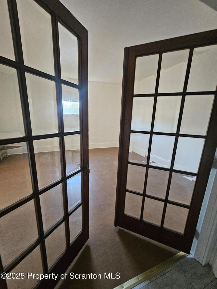 Property Photo:  423 W Lackawanna Avenue 3  PA 18447 