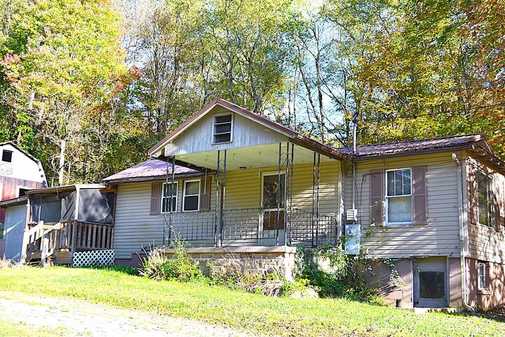 Property Photo: 7821 W Midland Trl WV 24931