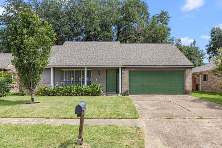 Property Photo: 22714 Stratford House Lane TX 77449
