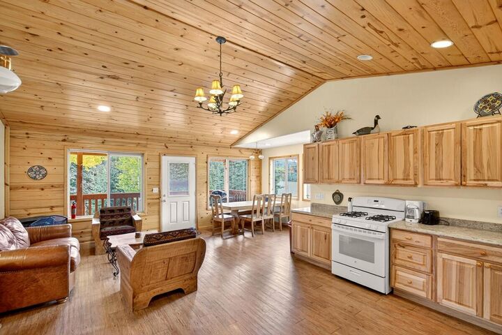 Property Photo: 75 S Quakie Place UT 84762