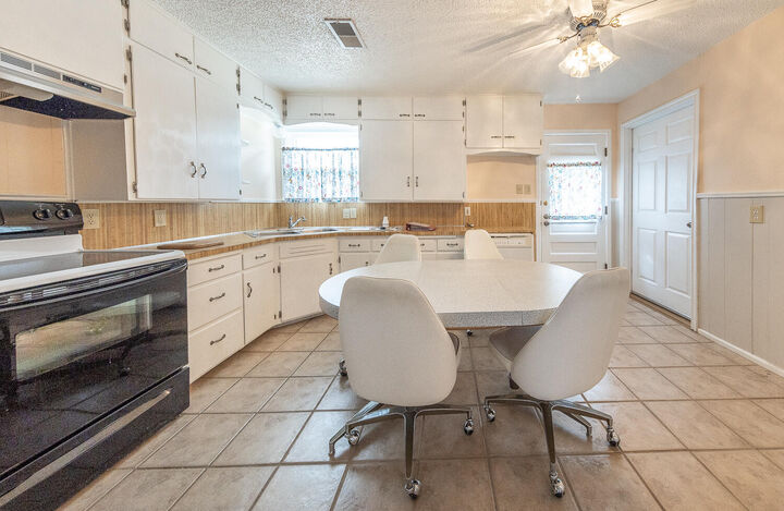 Property Photo: 2505 44th Street TX 79413