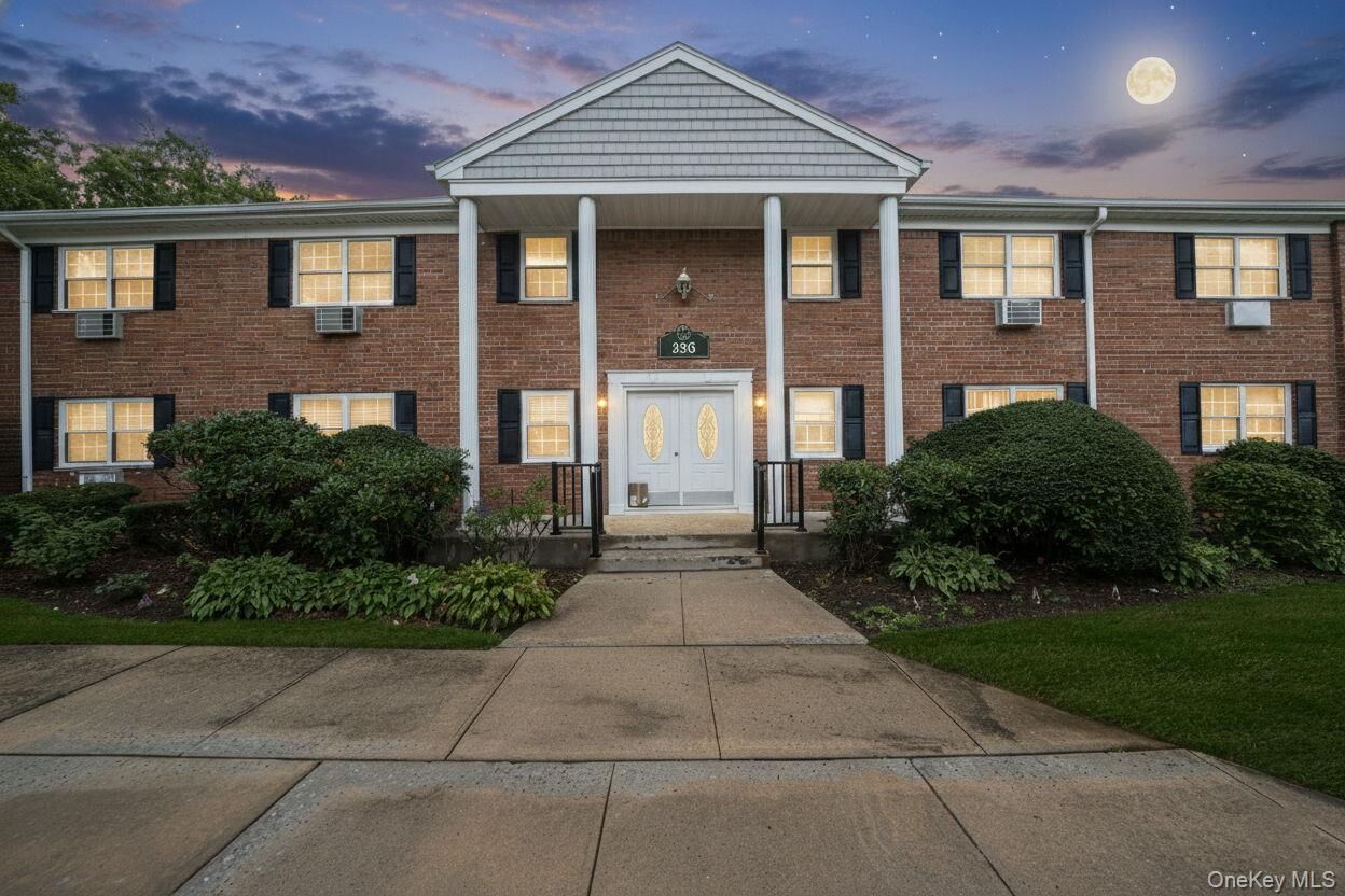 Property Photo: 336 Lakeland Avenue 5D NY 11782