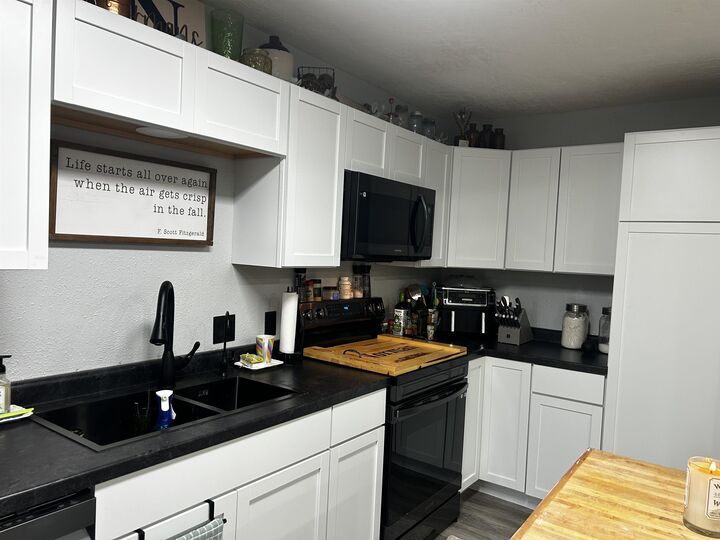 Property Photo: 2211 W E NE 69101