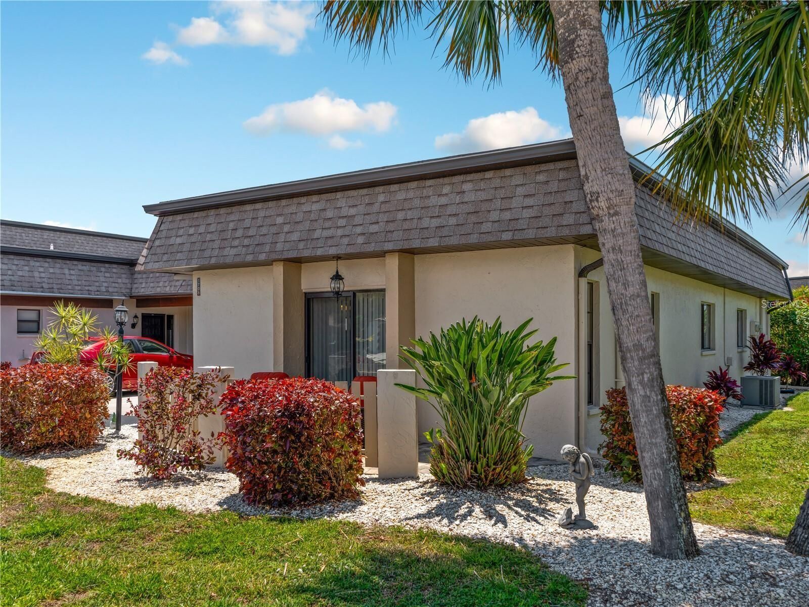 Property Photo: 1708 Lakeside Drive 1710B FL 34293