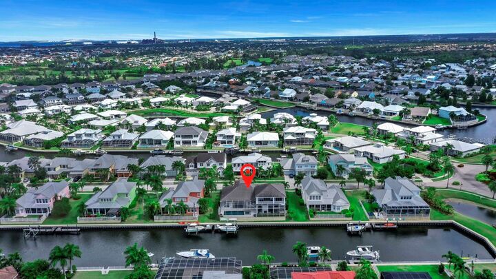 Property Photo: 612 Mirabay Boulevard FL 33572