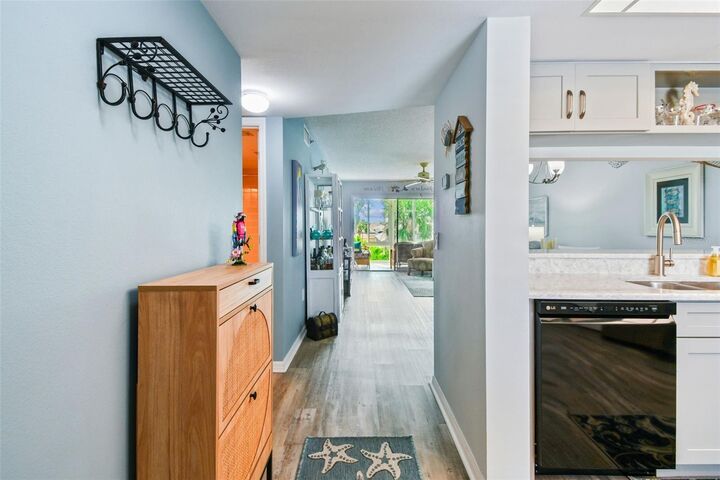 Property Photo: 7301 29th Ave Dr W 202 FL 34209