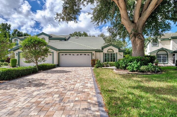 Property Photo: 736 Connemara Court FL 34292