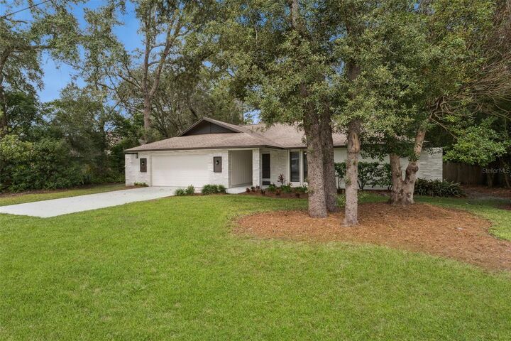 Property Photo: 1030 Alberta Street FL 32750