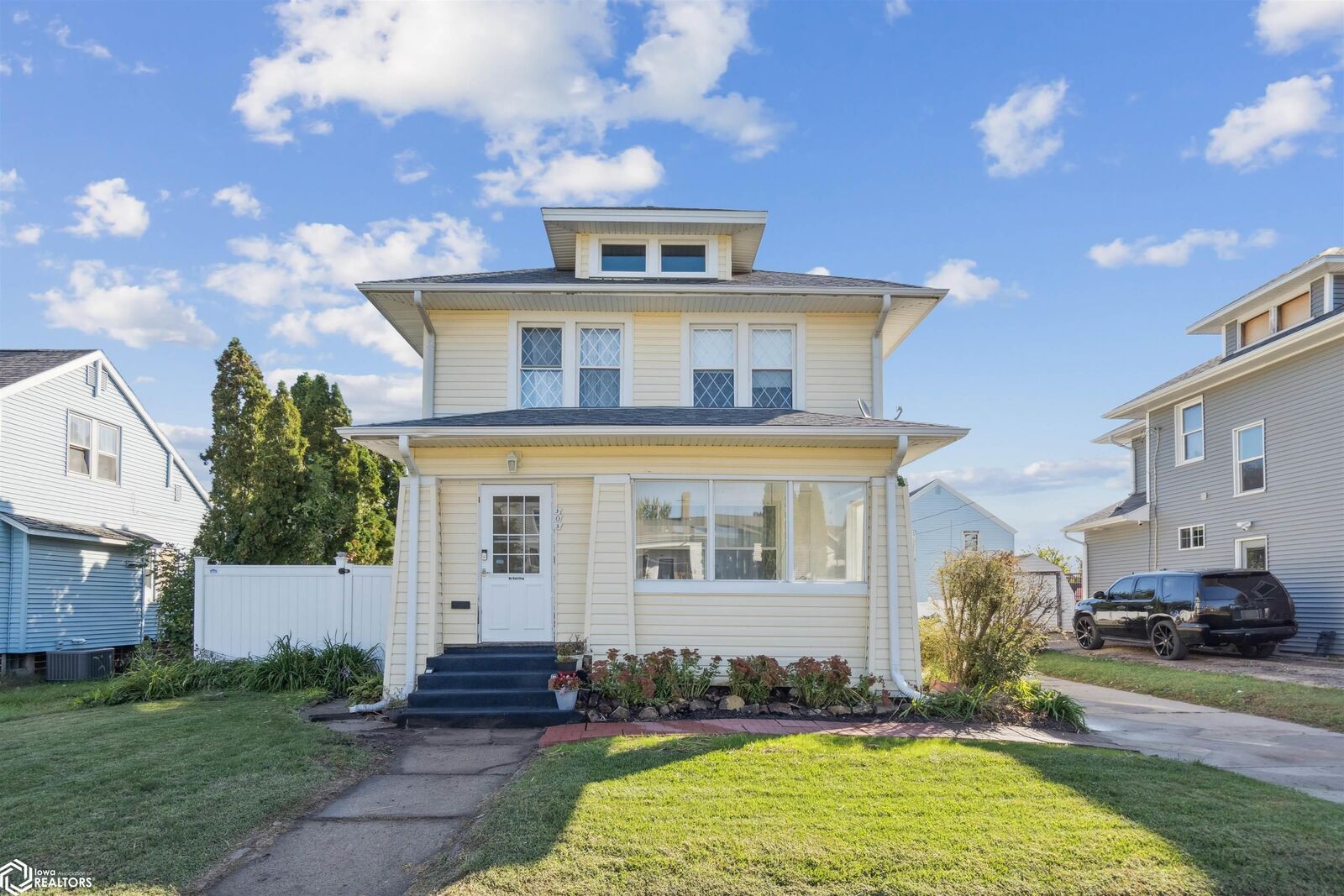 Property Photo: 303 N 7th Street IA 50158