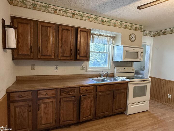 Property Photo:  1012 W Boone Street  IA 50158