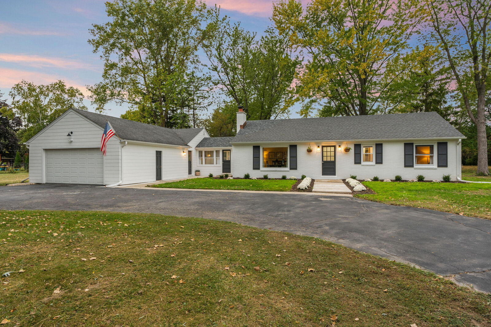 Property Photo:  11233 N Riverland Rd  WI 53092 