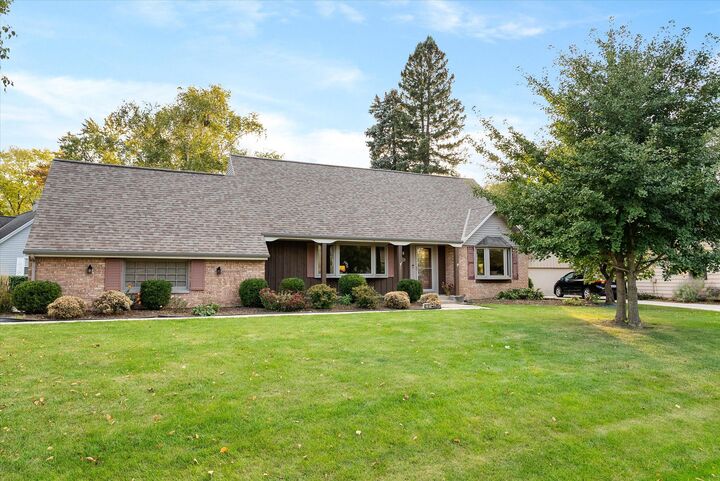 Property Photo:  6101 N Alberta Ln  WI 53217