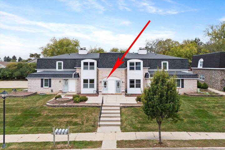 2057 Chateau Ct  Grafton WI 53024 photo
