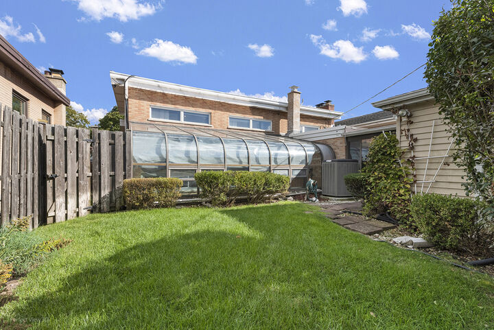 Property Photo: 7230 N Keeler Avenue IL 60712