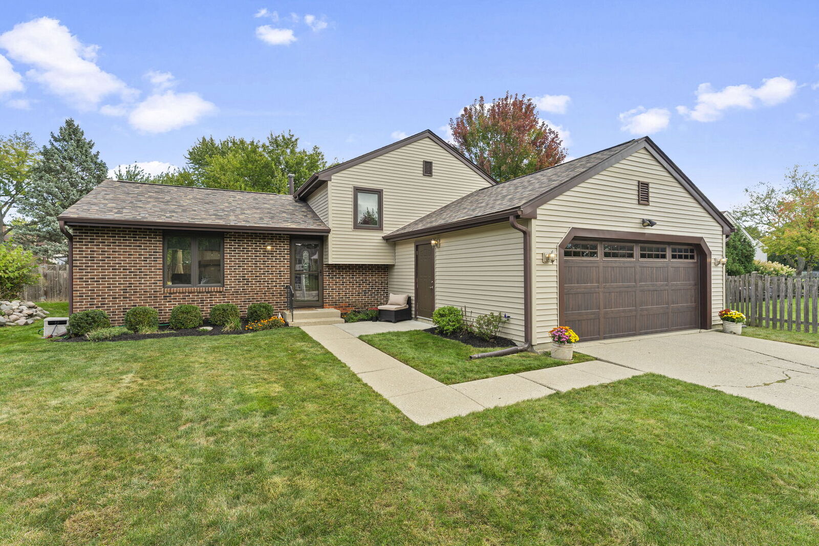 Property Photo: 307 Albright Court IL 60061