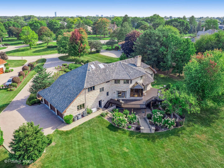 Property Photo: 802 Midwest Club Parkway IL 60523