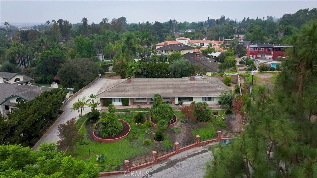 Property Photo:  8615 Via Santa Cruz Avenue  CA 90605 