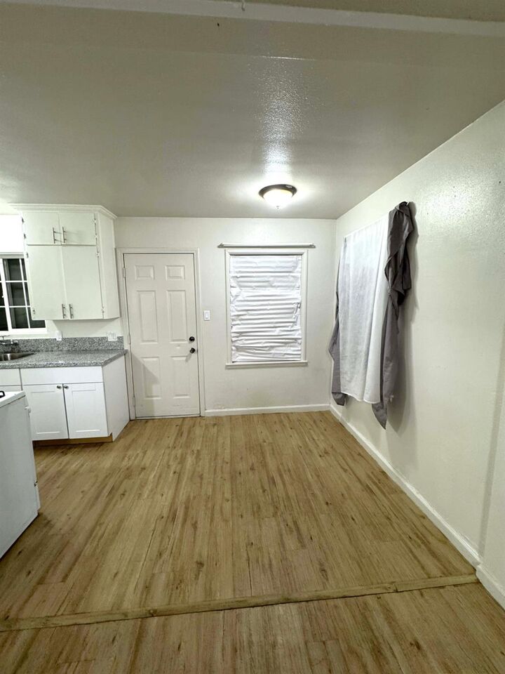 Property Photo:  3331 E Clinton Avenue  CA 93703 