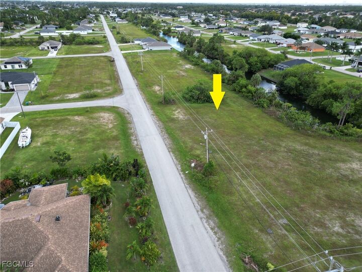 Property Photo:  818 NE 32nd Lane  FL 33909 