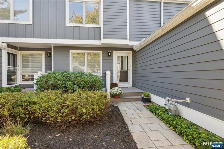 Property Photo:  7 Sherwood Drive  NJ 07960 