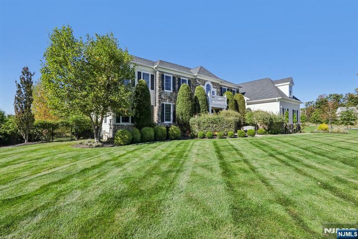 Property Photo:  6 Northwood Drive  NJ 07417 