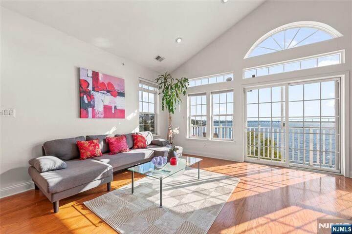 Property Photo:  36 Tottenham Court  NJ 07305 