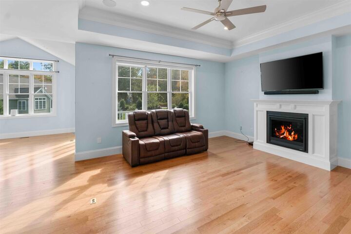 Property Photo:  4 Testament Circle  NH 03062 
