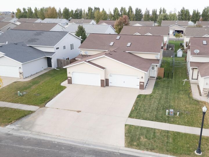 Property Photo: 4271 39 1/2 Avenue S ND 58104