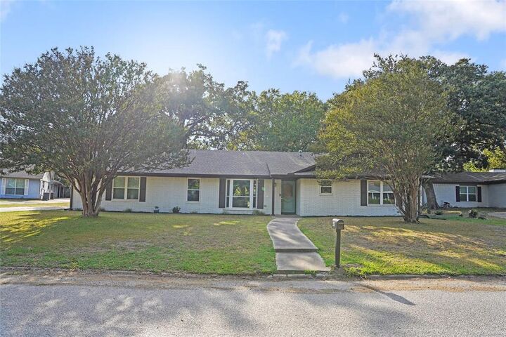 Property Photo: 3011 Tanglewood Drive TX 75428